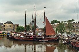 Canaux et bateaux à Gouda