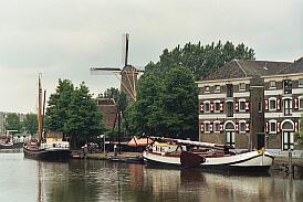 Canaux et bateaux à Gouda