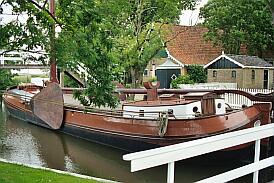 Barque près de Makkum